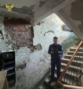 Прокуратура Советского района г. Тулы провела проверку по публикации в СМИ «Дети могут провалиться в подвал из-за разрушившейся лестницы в подъезде по адресу: Фрунзе, 1»