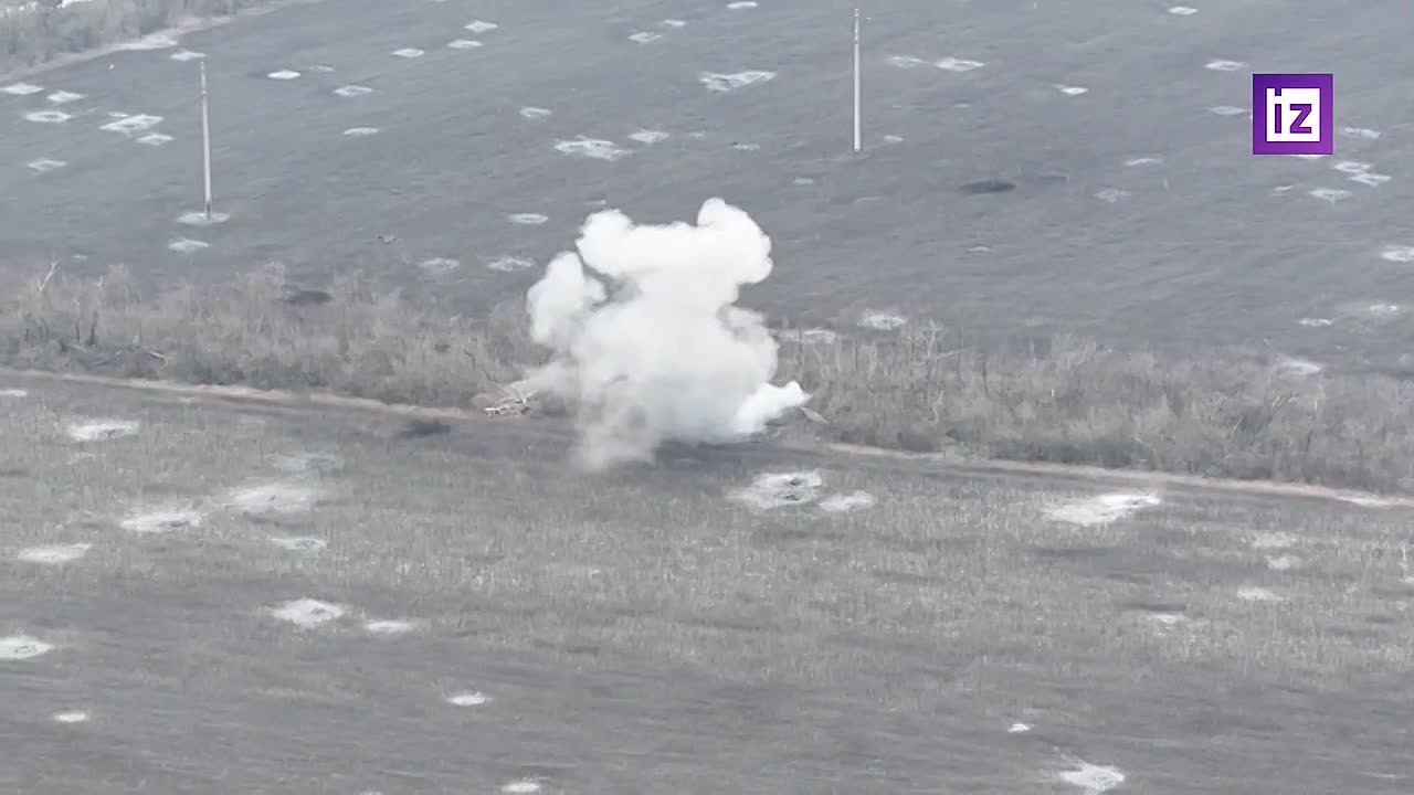 Расчеты гаубиц "Гиацинт-Б" уничтожили опорный пункт ВСУ на красноармейском направлении, сообщили в Минобороны РФ