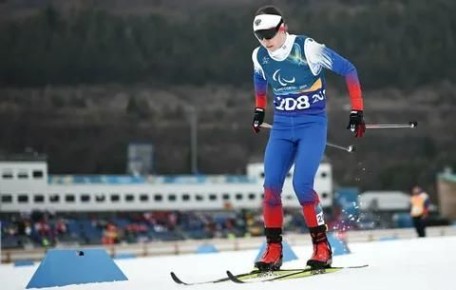 Российская лыжница Анастасия Багиян одержала победу в гонке на 20 километров с раздельным стартом и завоевала третью золотую медаль на Паралимпиаде в Италии