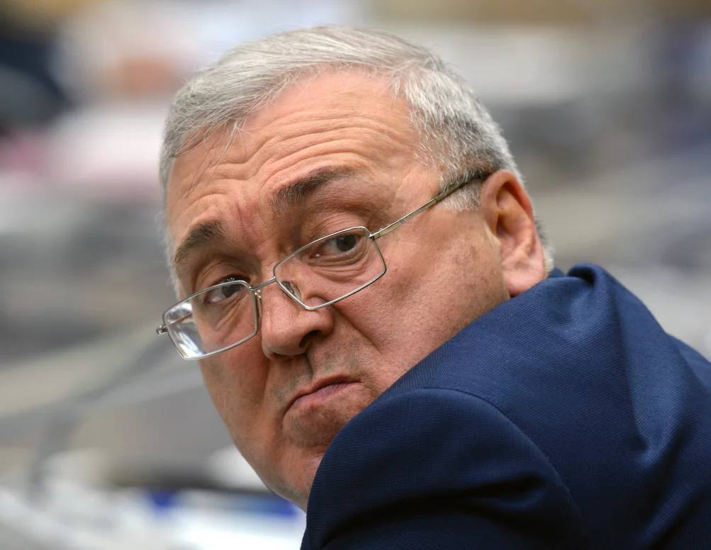 Как установил Следственный комитет России, первую взятку Цаликов получил в июле 2019 года от председателя совета директоров ОАО «Бамстройпуть», президента столичной Федерации фигурного катания на коньках Антона Абдурахманова