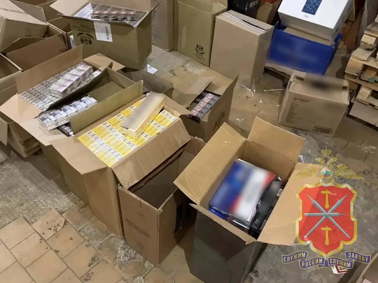 В Новомосковске полицейские пресекли торговлю сигаретами без акцизов в магазине сладостей В Новомосковске полицейские пресекли торговлю сигаретами без акцизов в магазине сладостей