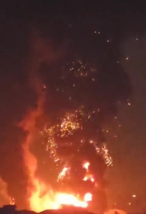 Кадры пожара в аэропорту Тегерана после авиаударов распространяют в соцсетях