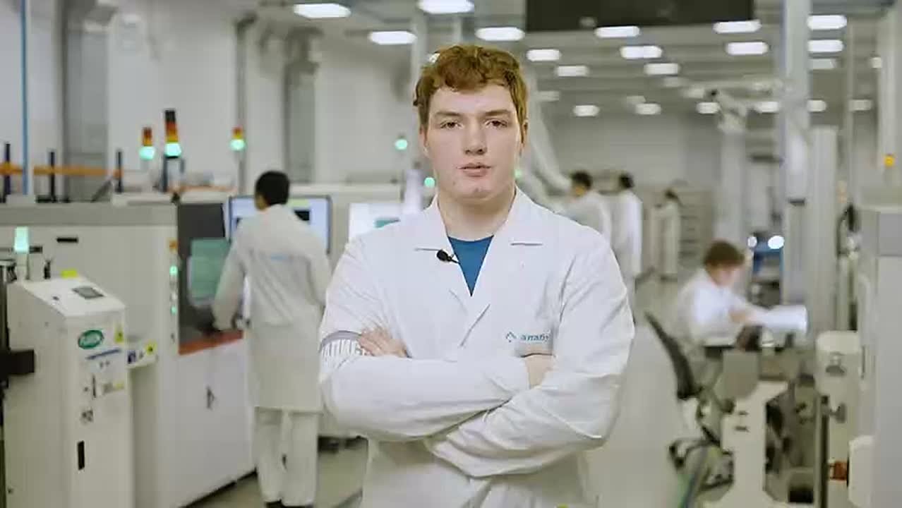 Александр Сладков: Господи! Неужели возвращаются времена «физиков», которые отодвигают «лириков»! Неужели, наконец, инженеры занимают достойное положение в списке профессий? Не юристы и стоматологи (ничего не имею против...