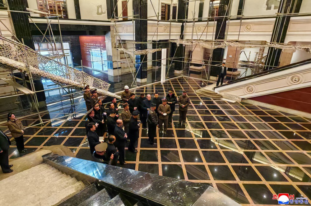 Ким Чен Ын посетил стройку музея в память об участниках освобождения Курской области — работы завершены уже на 93%, передает ЦТАК Ким Чен Ын посетил стройку музея в память об участниках освобождения Курской области — работы завершены уже на 93%, передает ЦТАК