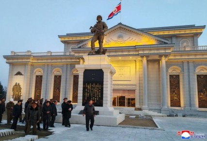 Ким Чен Ын посетил стройку музея в память об участниках освобождения Курской области — работы завершены уже на 93%, передает ЦТАК