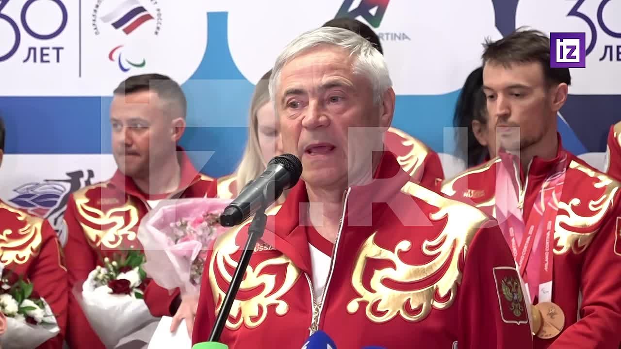 Российские паралимпийцы вернулись в Москву после Игр в Италии